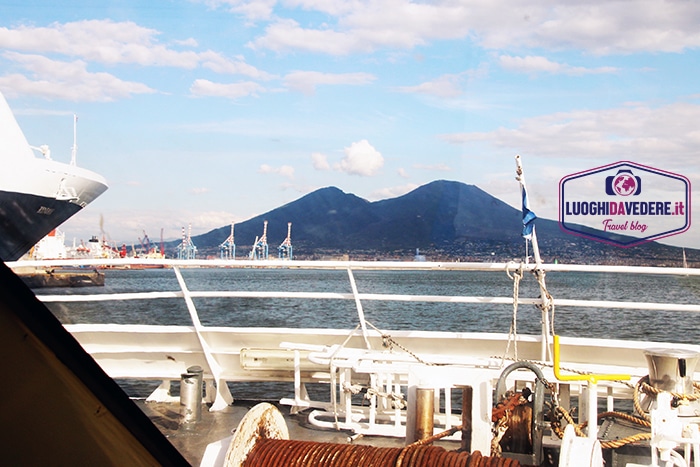 Come raggiungere Ischia da Napoli: traghetti, aliscafi, navette, parcheggi e porti