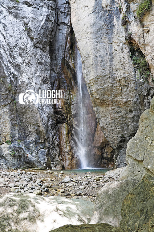 Escursione alla Cascata del Cenghen: dove si trova, come raggiungerla, dove parcheggiare e quale sentiero percorrere