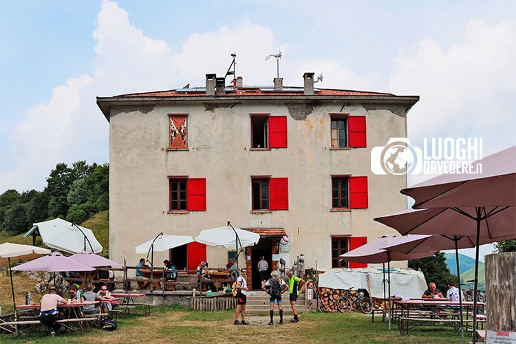 Rifugio Prabello: escursione facile con pranzo in rifugio in Lombardia