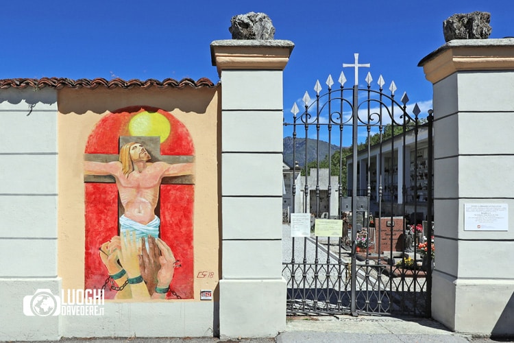 Cosa fare e vedere a Claino con Osteno, il borgo dipinto con murales artistici