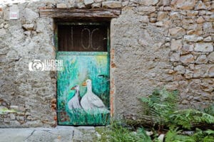 Cosa fare e vedere a Claino con Osteno, il borgo dipinto con murales artistici